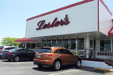 Lesters dinner - Lester's Diner has been a staple in South Florida since the opening of the first restaurant in Fort Lauderdale in 1967. Set in 50s-themed décor, the family-owned and operated chain is a classic American eatery with a home-town vibe where you can enjoy a casual dining experience or plan a special occasion for a large group. 